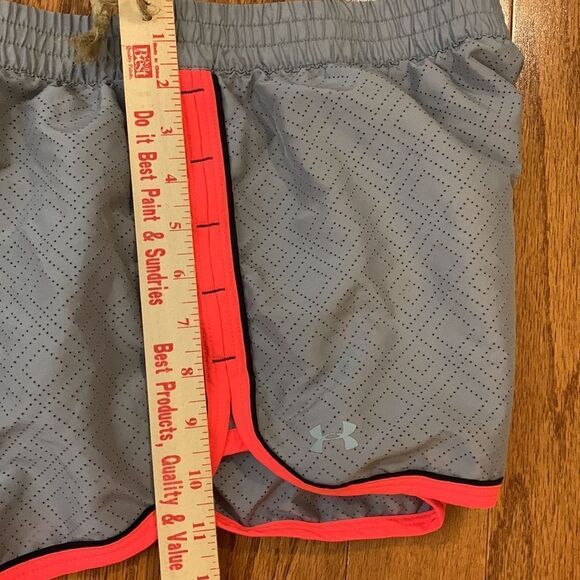 Under Armour semi-fitted size Large heat gear athletic shorts - Picture 5 of 6